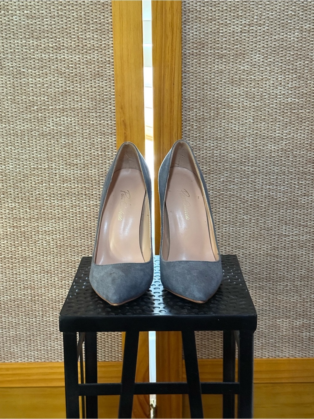 Petit Cadeau Classic Pointed-Toe Gray Suede Pumps